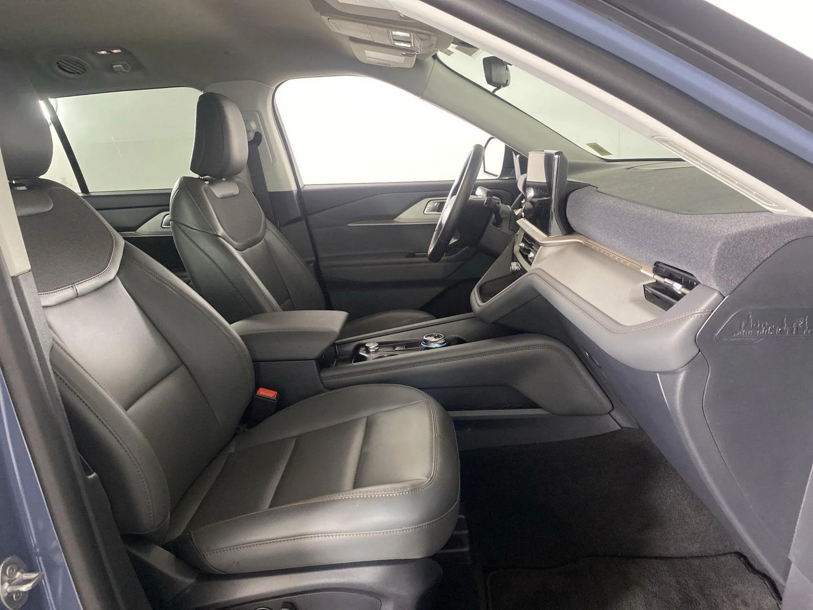 Used 2026 Vapor Blue Ford Active image 27