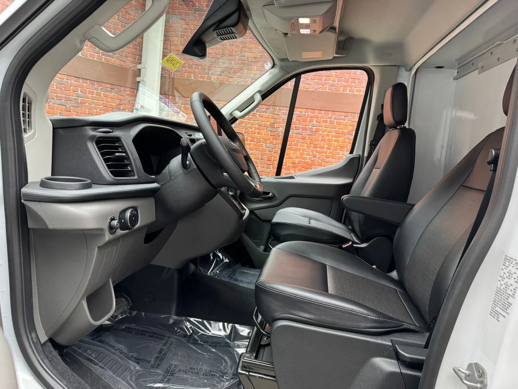 New 2026 Oxford White Ford Cutaway image 24