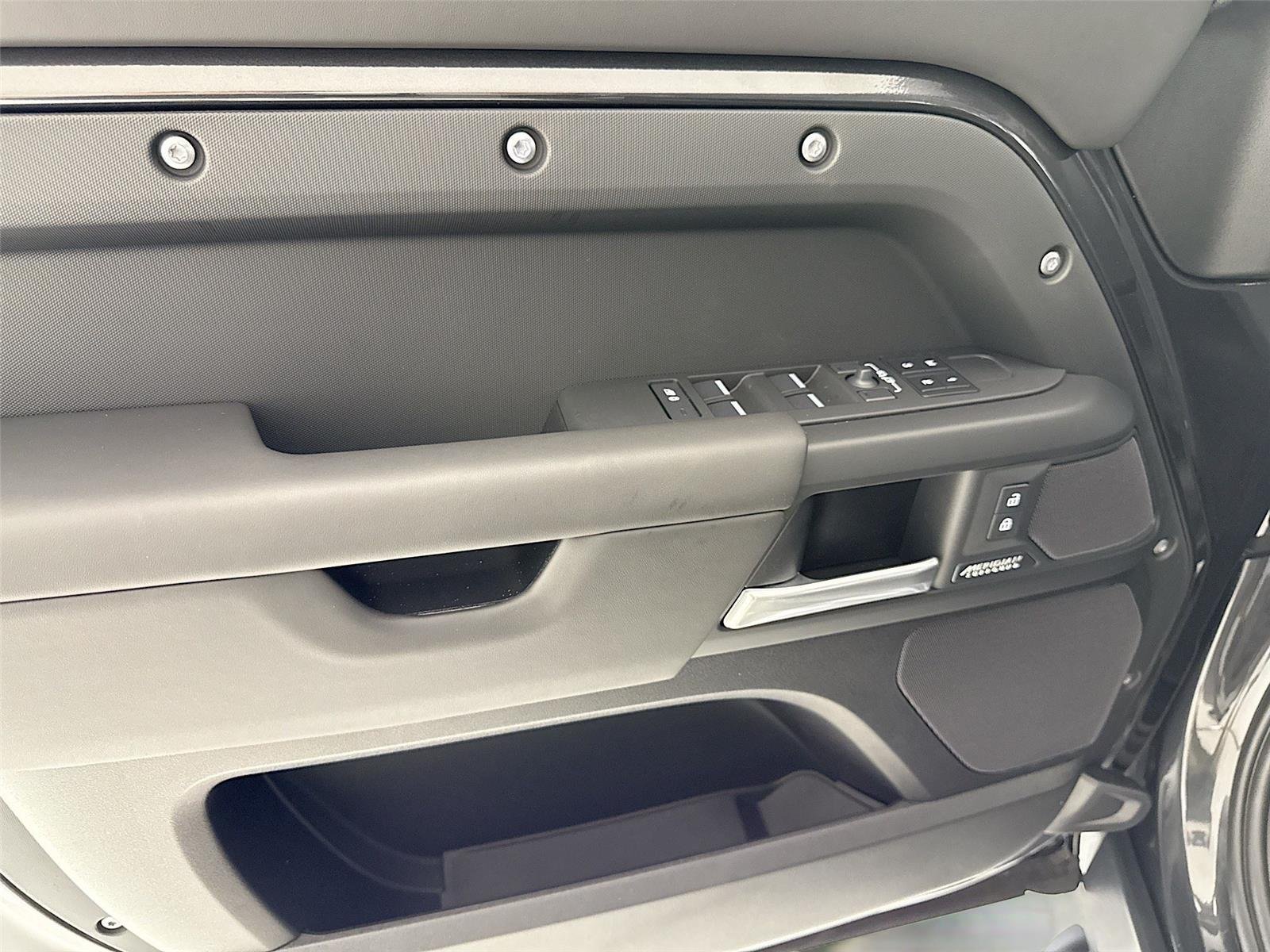 Used 2026 Carpathian Grey Premium Metallic Land Rover X-Dynamic SE | Urban Widetrack Build image 12