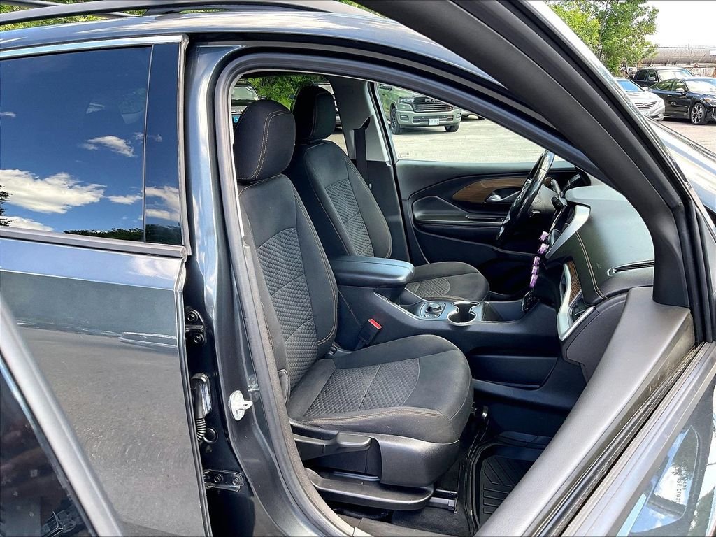 Used 2018 Gray GMC SLE image 11