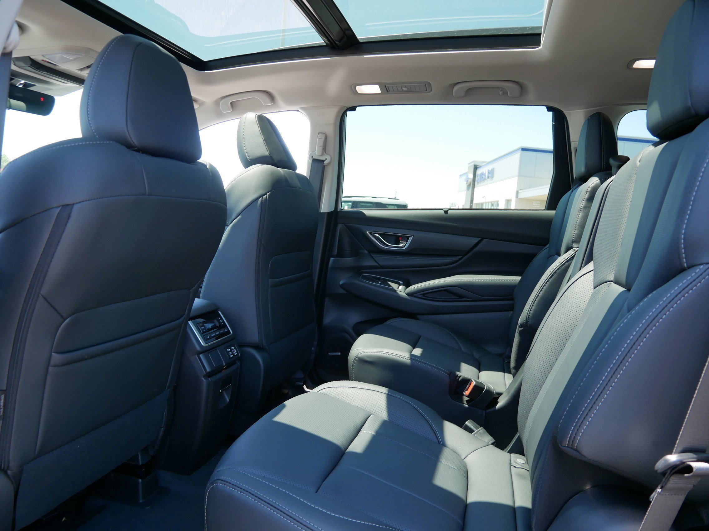 New 2026 AUTUMN GREEN METALLIC Subaru Limited 7-Passenger image 6