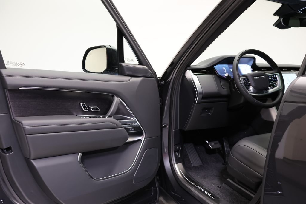 New 2026 Carpathian Grey LAND ROVER SE image 27