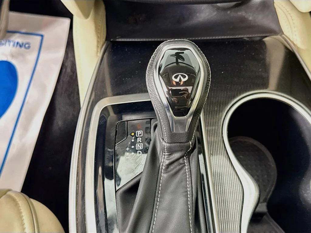 Used 2019 Majestic White INFINITI LUXE image 22
