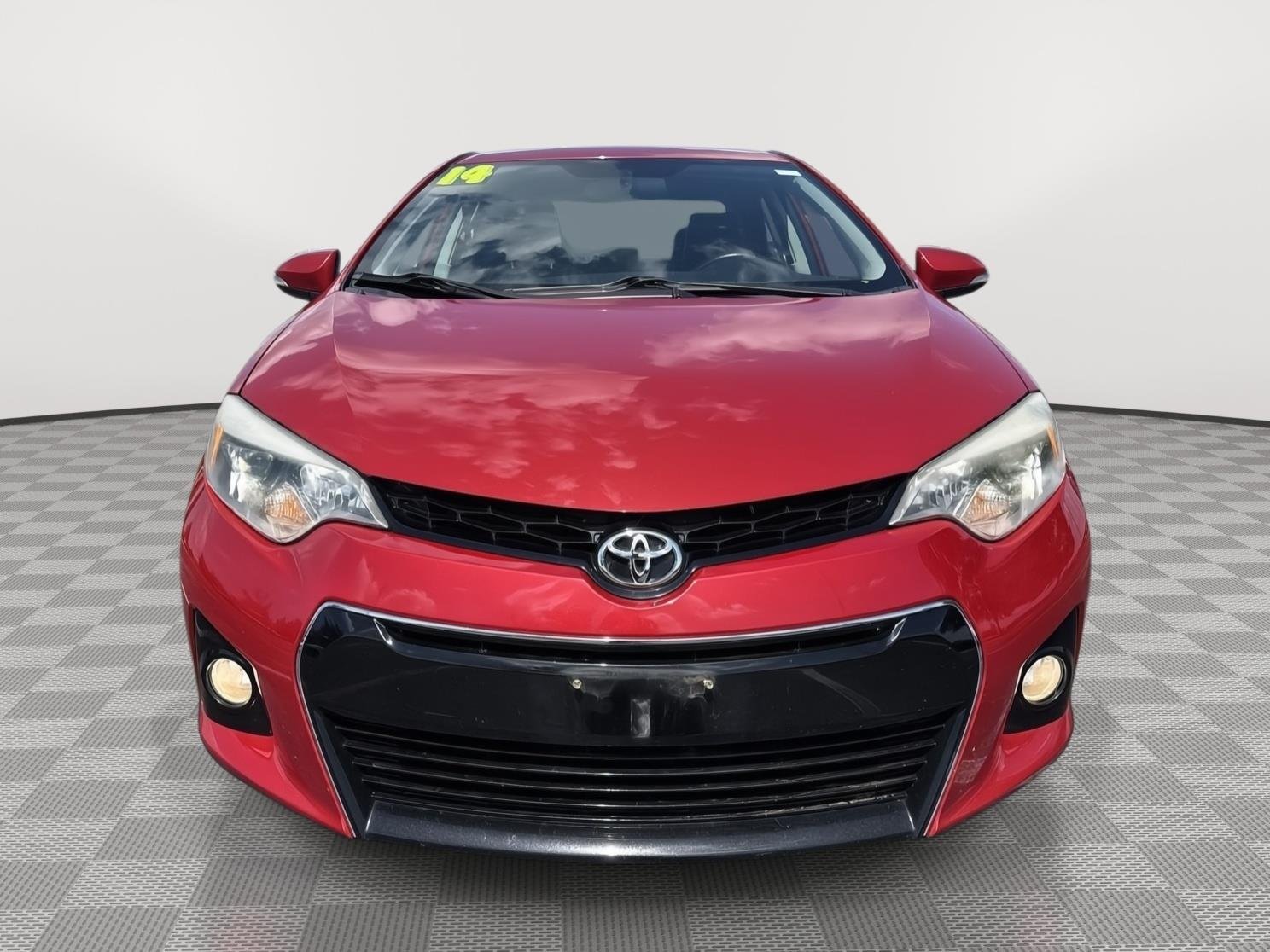 Used 2014 Barcelona Red Metallic Toyota S image 9