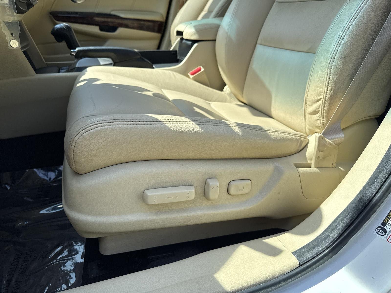 Used 2012 White Diamond Pearl Honda EX-L image 16