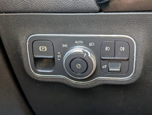 Used 2021 Black Mercedes-Benz GLA 250 image 22