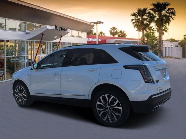 Used 2022 White Cadillac Sport image 5