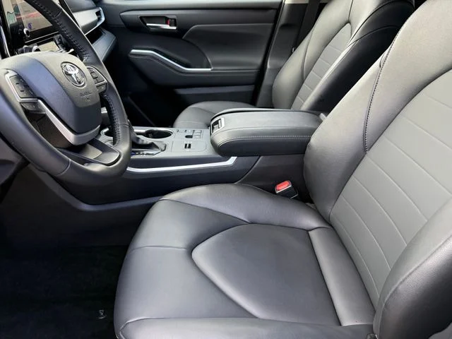 Certified Used 2025  Toyota XLE image 10