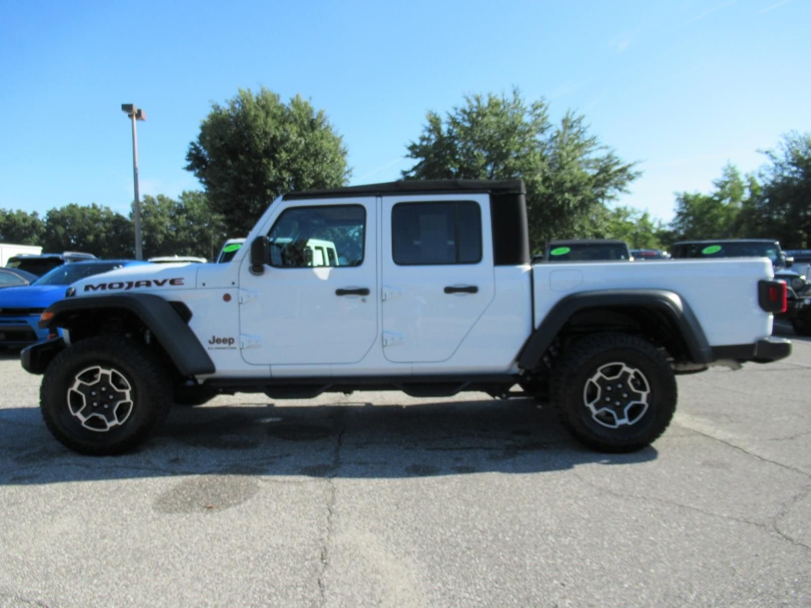 Used 2022 White Jeep Mojave image 4