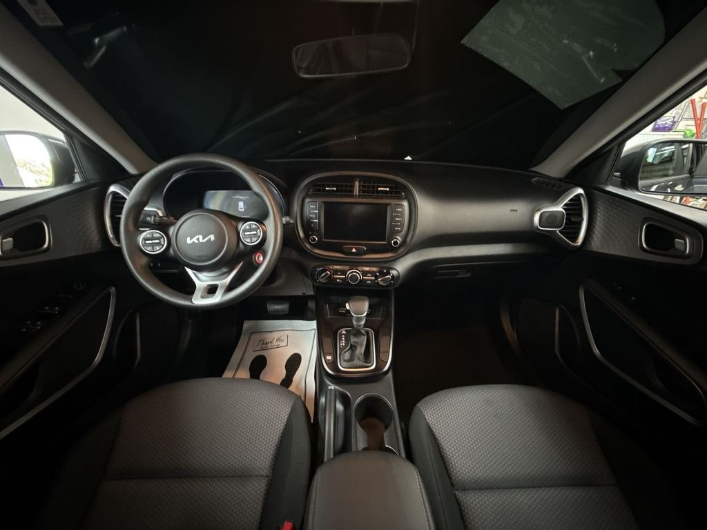 Used 2025  Kia LX image 18