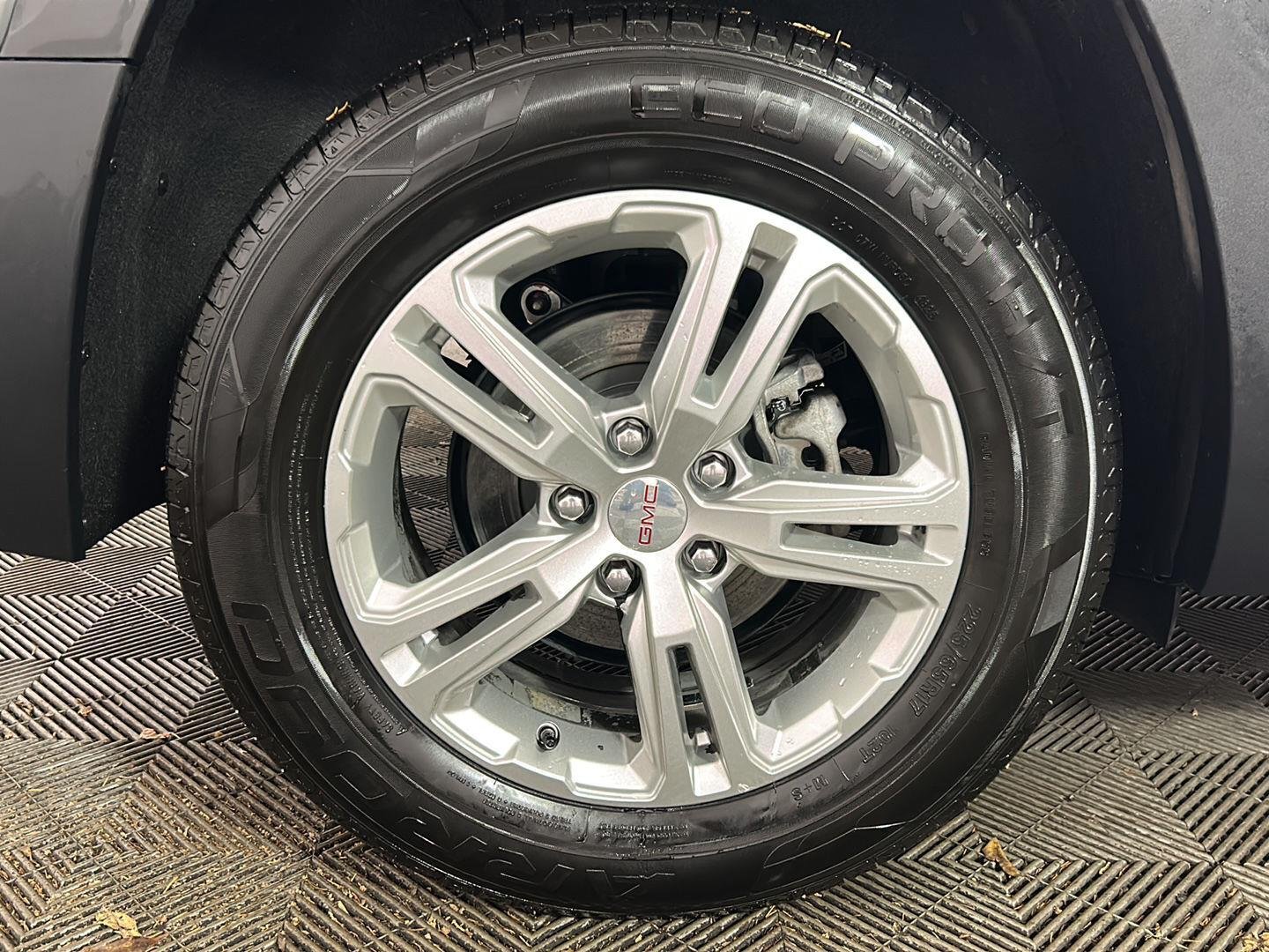 Used 2024 Sterling Metallic GMC SLE image 2