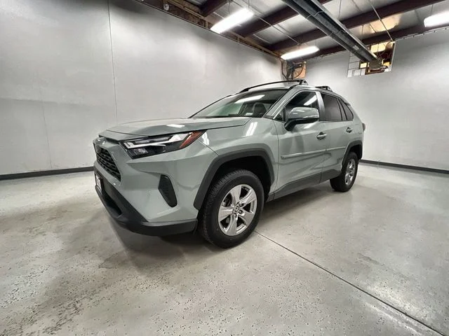 2022 Toyota RAV4 XLE AWD's photo