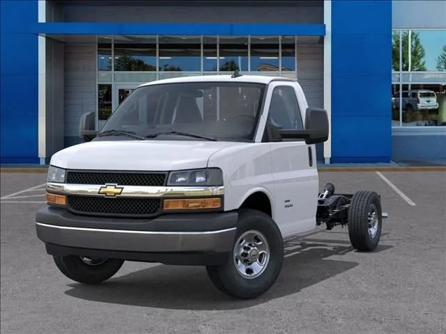 New 2025 Summit White Chevrolet 1WT image 6