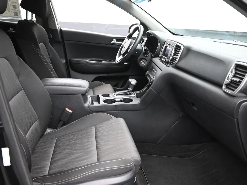 Used 2017 Red Kia LX image 9