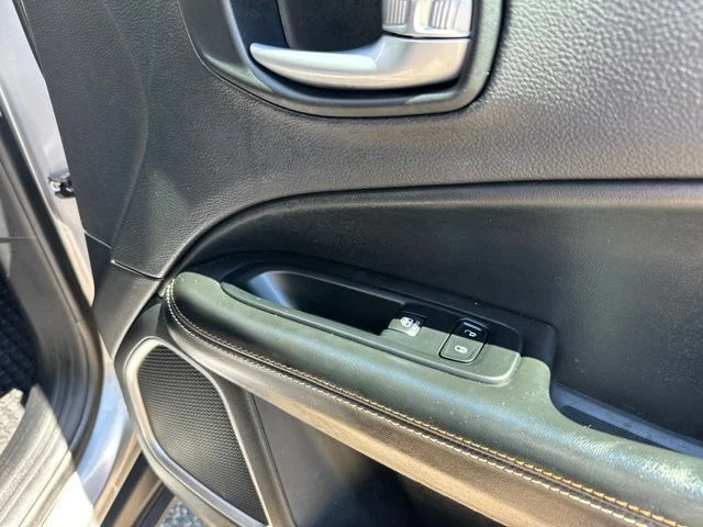 Used 2018 Billet Silver Metallic Clearcoat Jeep Latitude image 22