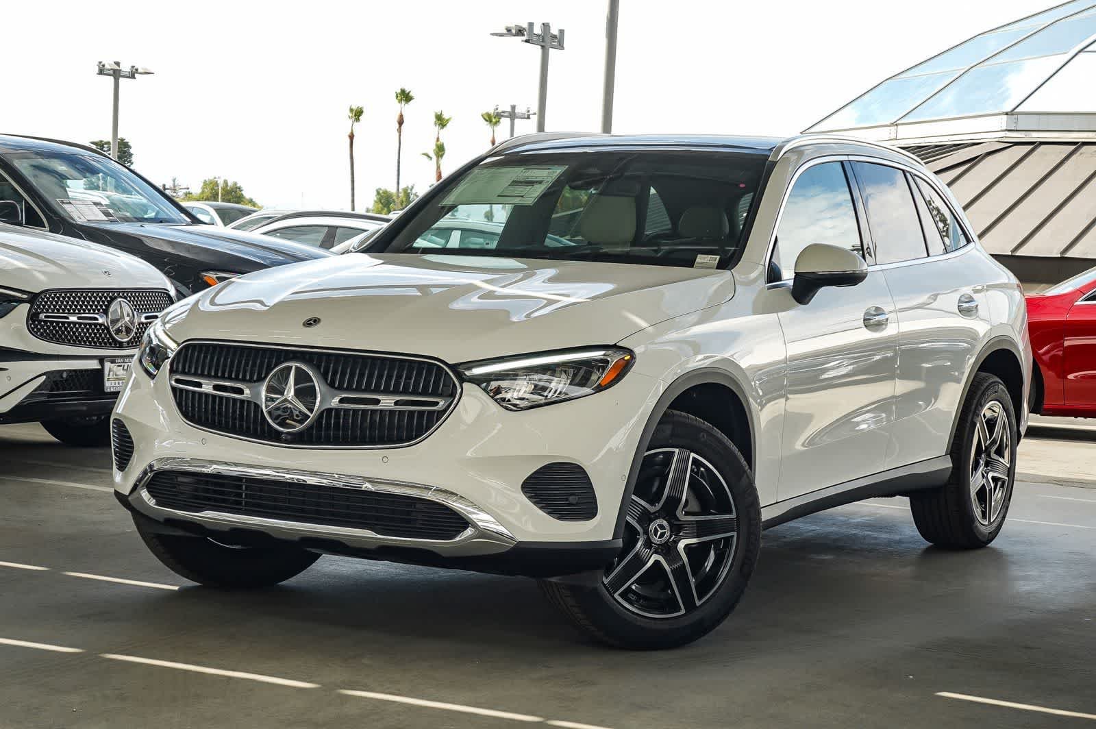 New 2026 Polar White Mercedes-Benz GLC 300 image 1
