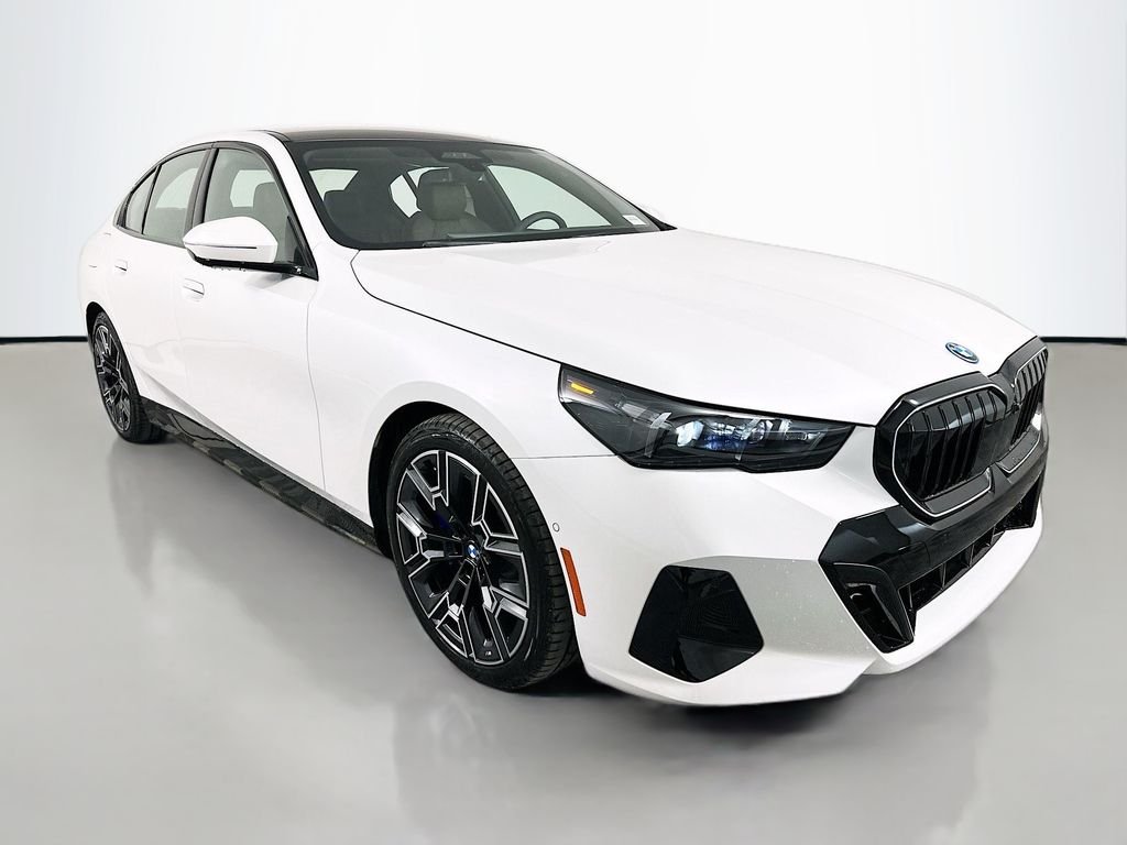 New 2027 Mineral White Metallic BMW 550e xDrive image 3
