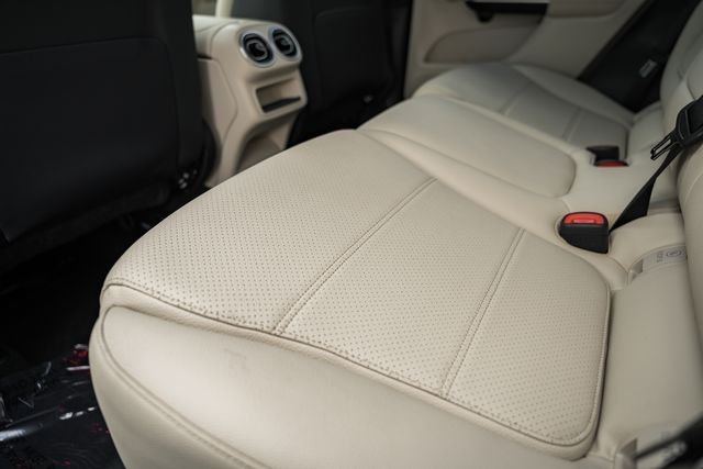 Used 2024 Polar White Mercedes-Benz GLC 300 image 31