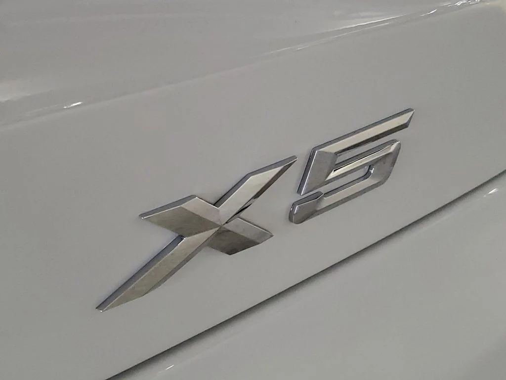 New 2026 White BMW sDrive40i image 6
