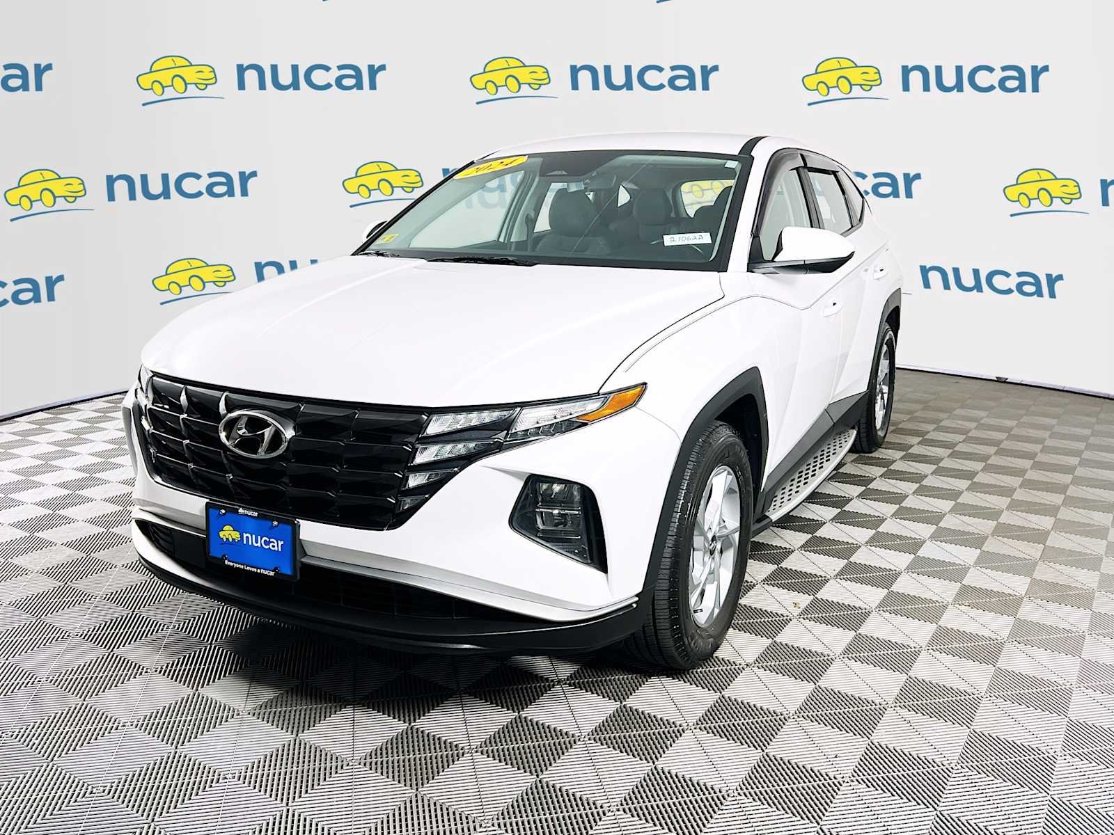 Used 2024 White Pearl Hyundai SE image 3
