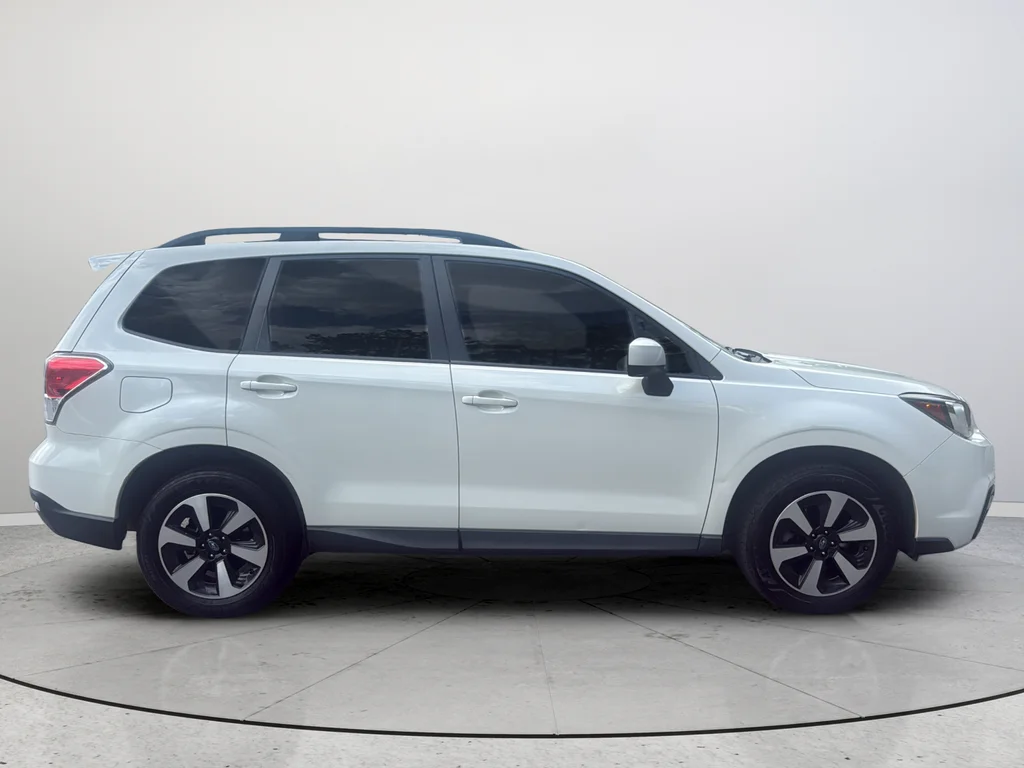 Used 2017 White Subaru 2.5i Premium image 6