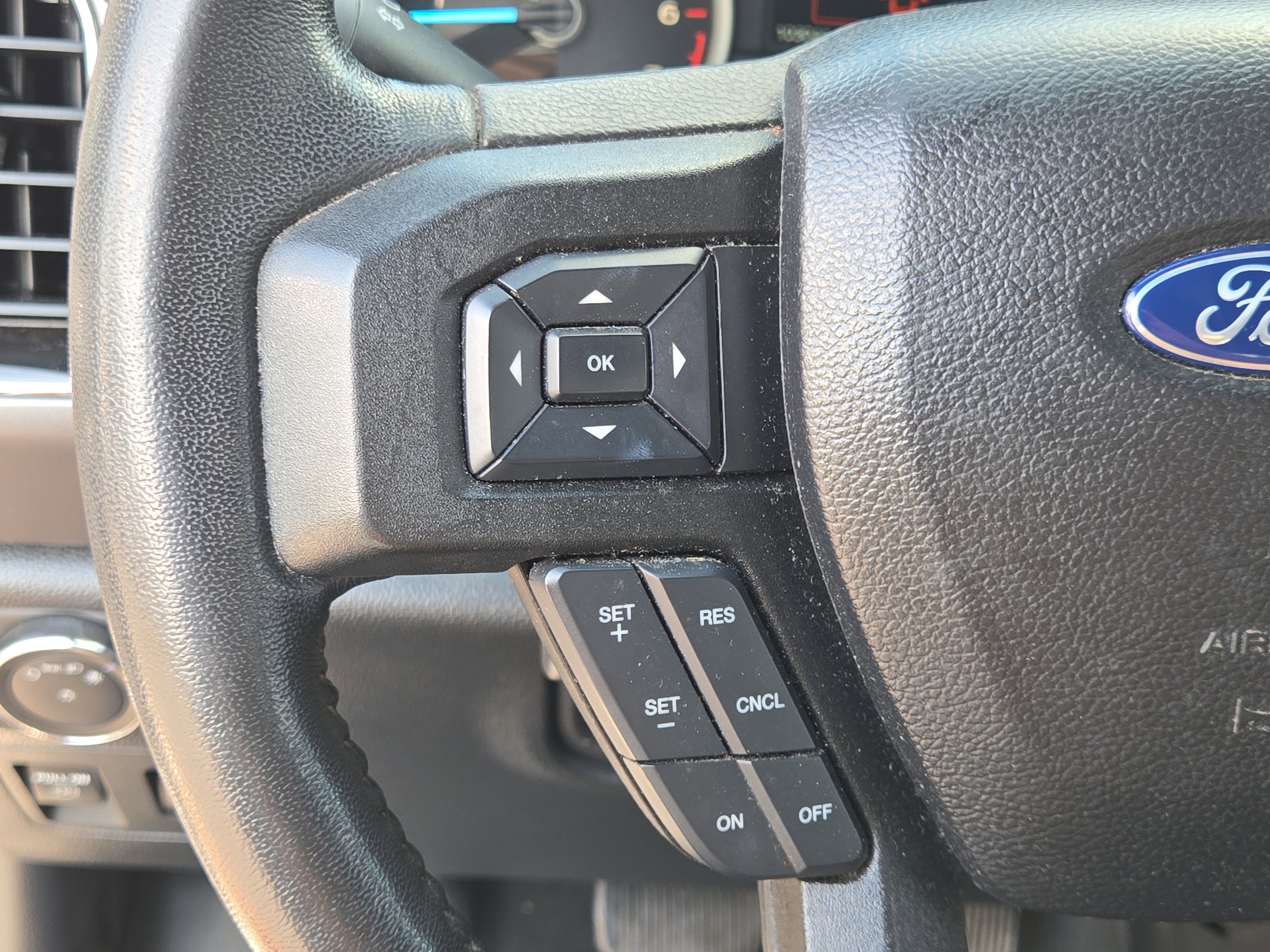 Used 2020 Gray Ford LARIAT image 24