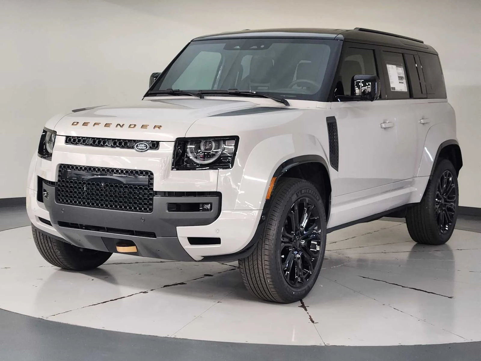 New 2026 Borasco Grey Metallic Land Rover OCTA image 2