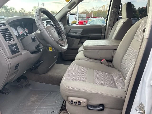 Used 2007 White Dodge SLT image 11