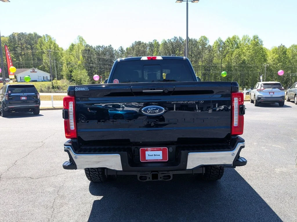 Used 2023  Ford LARIAT image 6