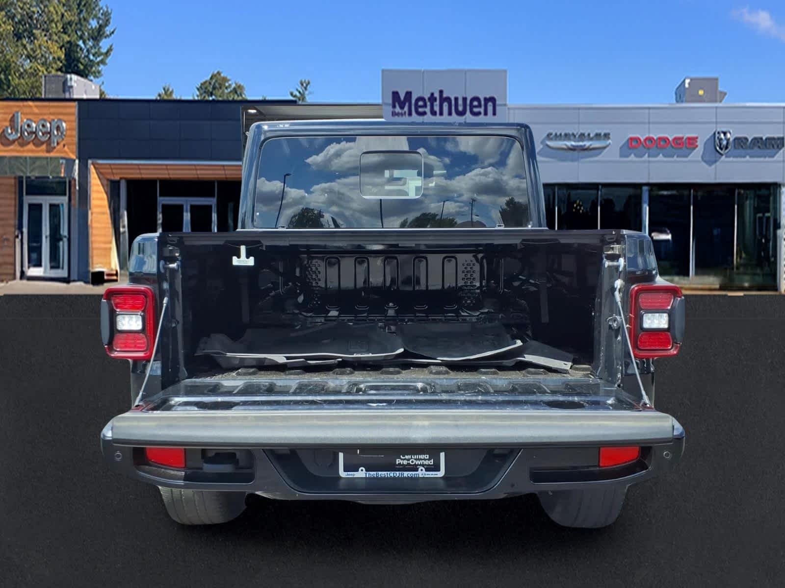 Used 2023 Black Clearcoat Jeep High Altitude image 6