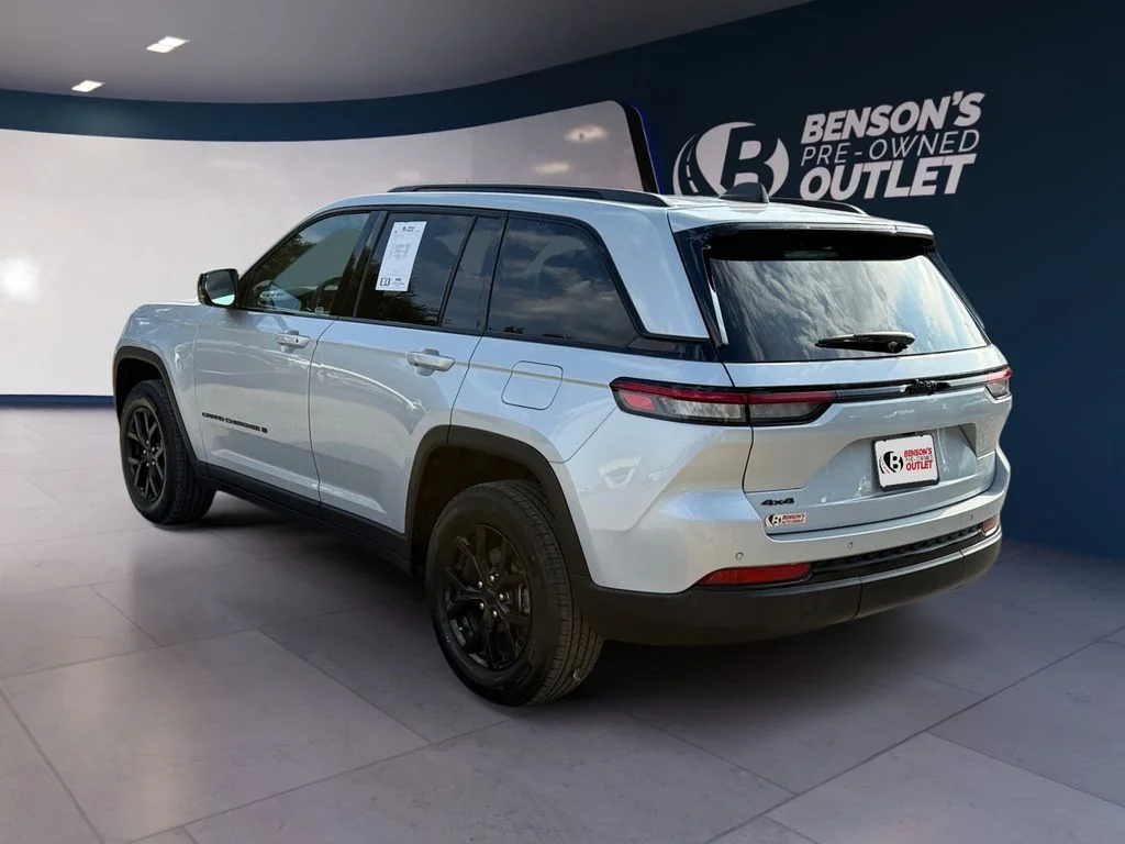 Used 2025 Silver Jeep Altitude image 3