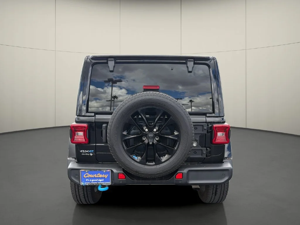 Used 2022 Black Jeep Unlimited Sahara 4x4 image 6