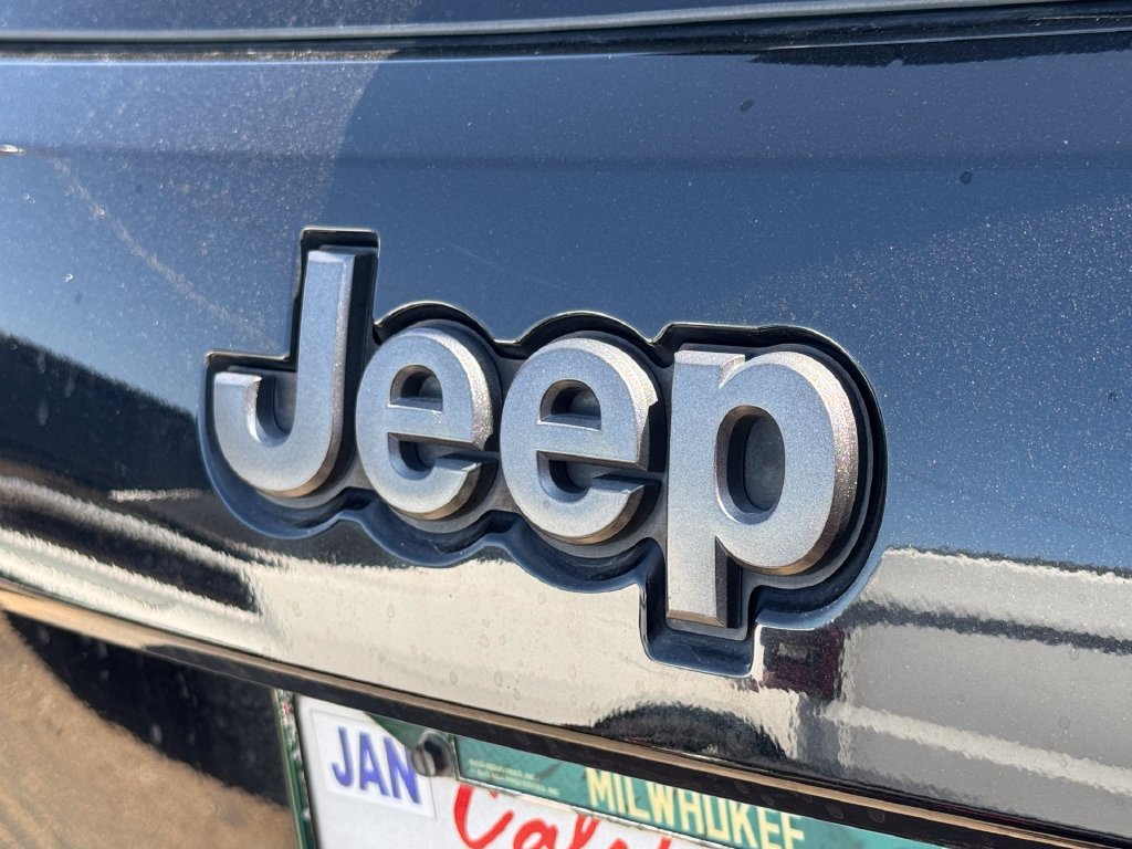Used 2018 Black Jeep Overland image 9