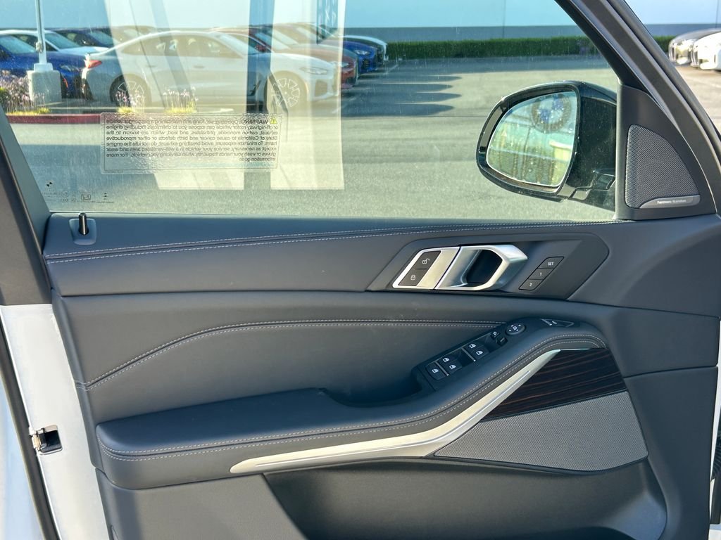 New 2026 Alpine White BMW xDrive40i image 11
