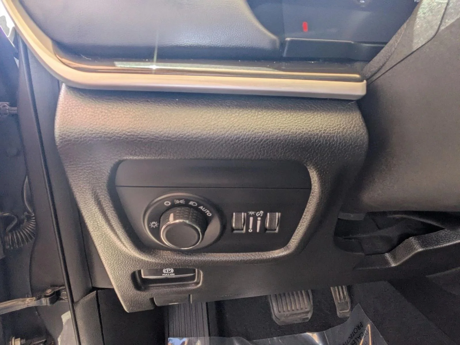 Used 2023 Baltic Gray Metallic Clearcoat Jeep Laredo image 20