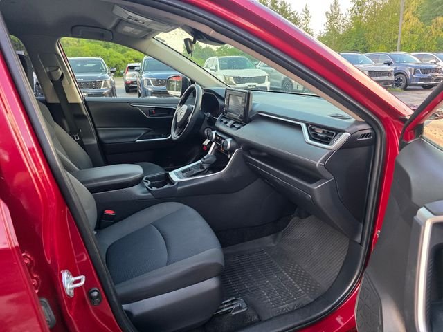 Used 2021 Pearl Toyota LE image 11