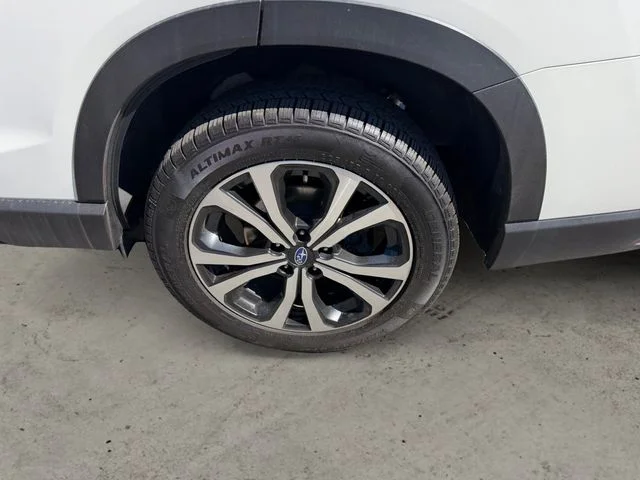 Used 2019 Crystal White Pearl Subaru Limited image 14