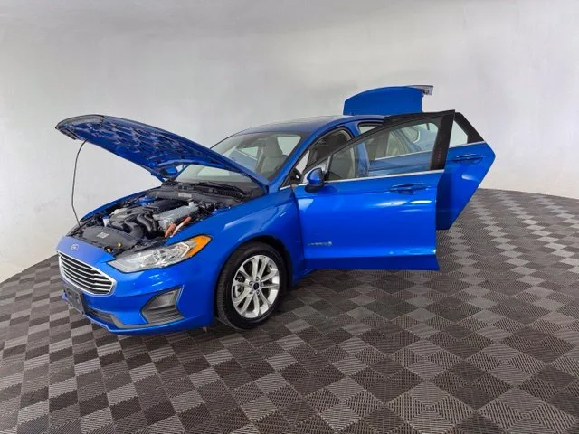 Used 2019 Blue Ford SE image 16
