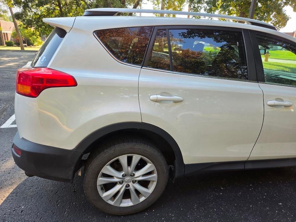 Used 2013  Toyota Limited image 1