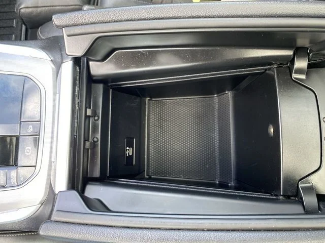 Used 2019 Black BMW xDrive40i image 23