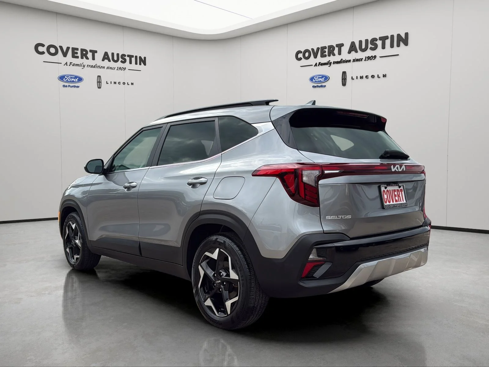 Used 2025 Gray Kia EX image 3