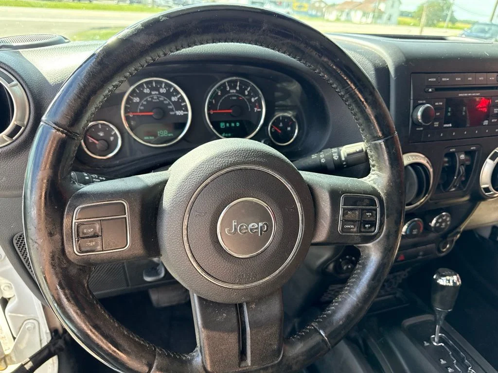 Used 2017  Jeep Unlimited Sahara image 13