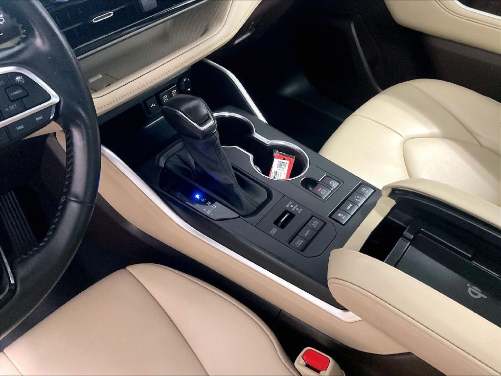 Used 2021 Pearl Toyota XLE image 20