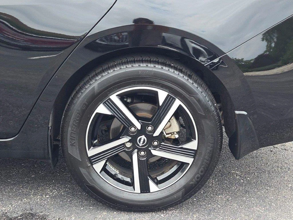 Used 2025 Super Black Nissan SV image 13