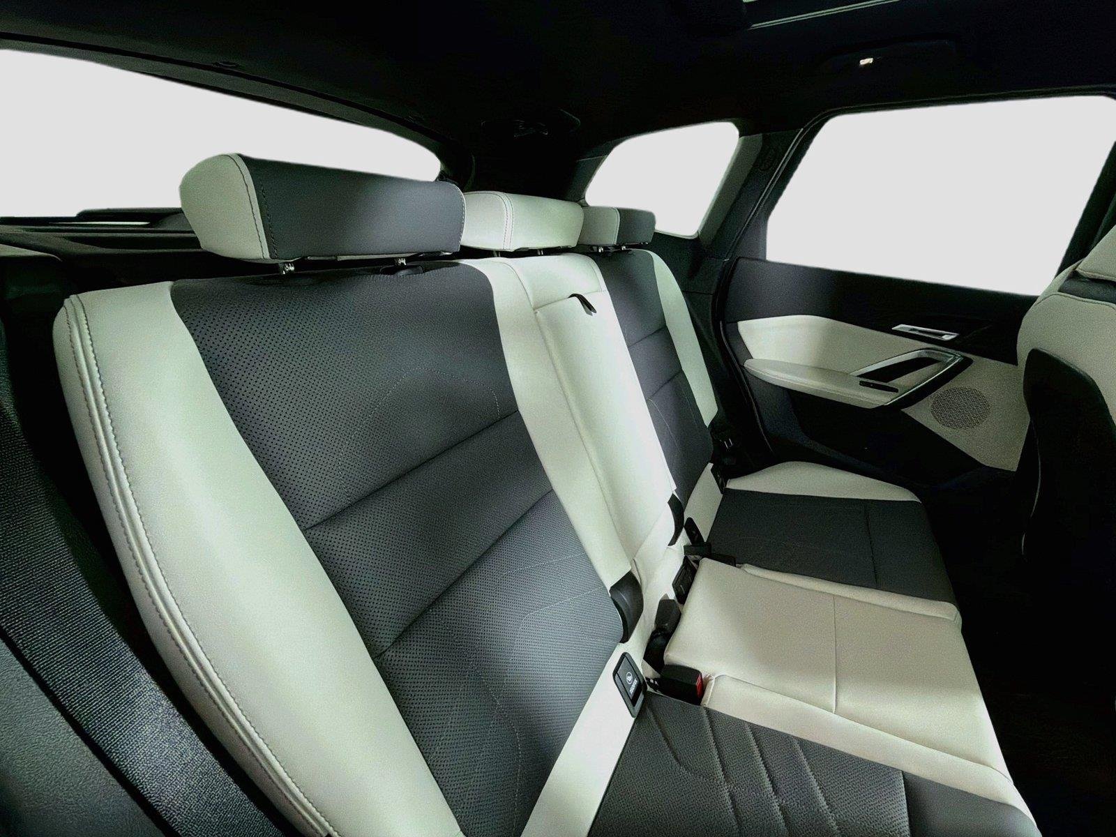 New 2027 Mineral White Metallic BMW xDrive28i image 26
