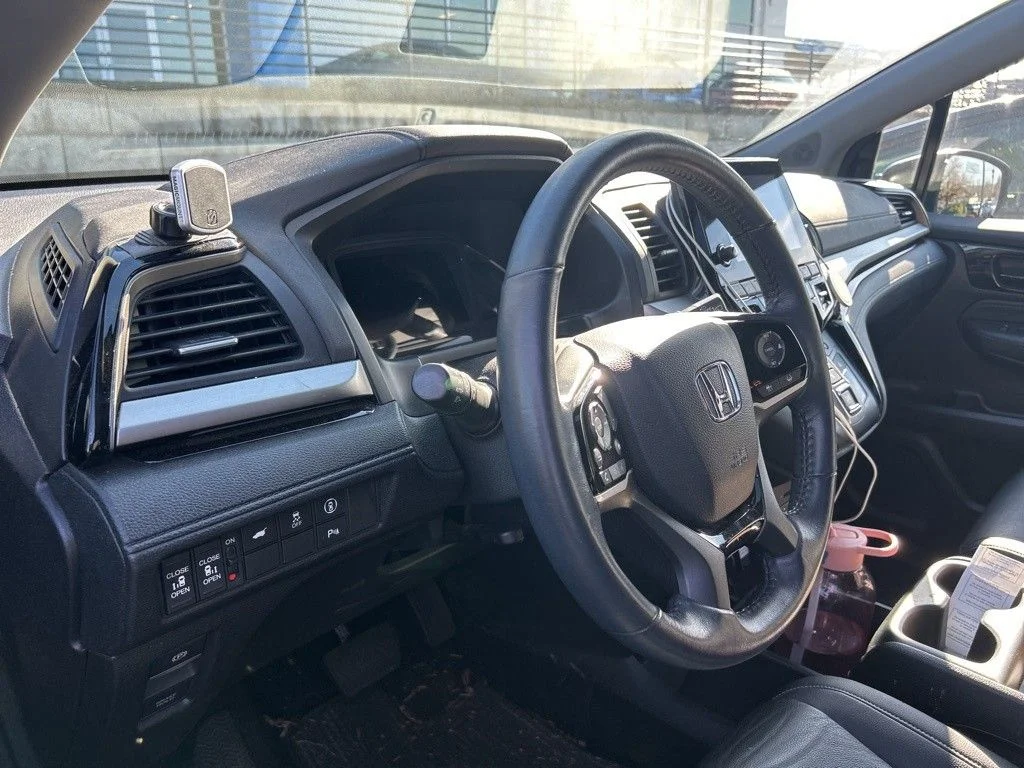 Used 2023 Crystal Black Pearl Honda Touring image 7