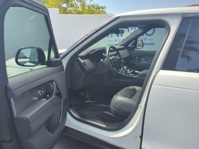 Used 2024 Fuji White Land Rover Dynamic SE image 11