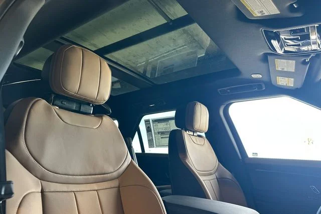 New 2026 Carpathian Grey Land Rover Dynamic SE image 16