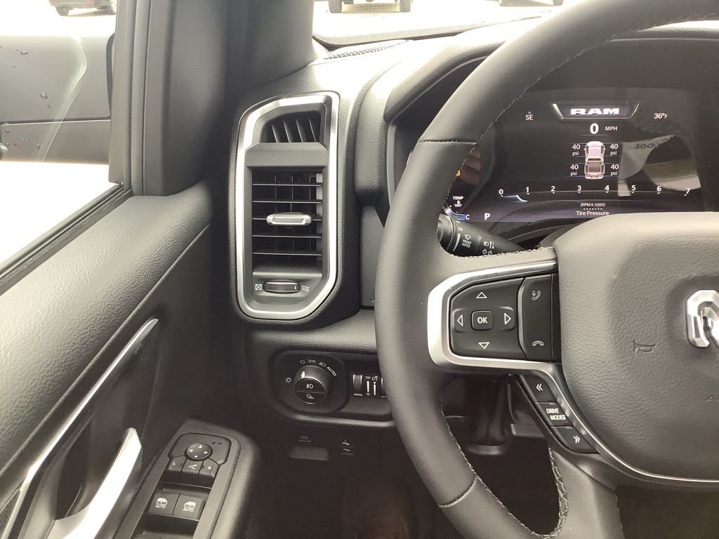 New 2026 Diamond Black Crystal Pearl-Coat Exterior Paint RAM Big Horn/Lone Star image 15
