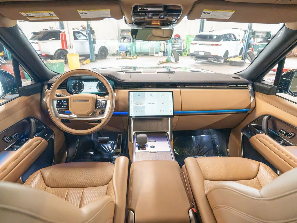 Used 2025 Gray Land Rover SE image 17
